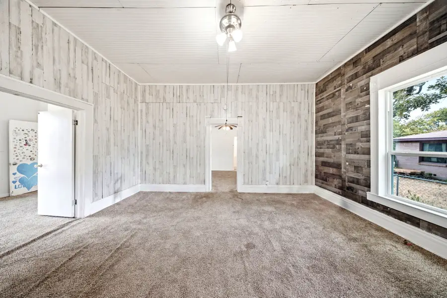214 E Woodland Street, Collinsville, TX 76233 - #2