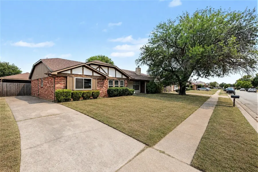 2926 Hilltop Drive, Euless, TX 76039 - #2