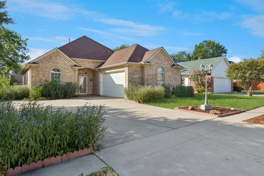 1727 Ridgecrest Drive, Cleburne, TX 76033 - #2