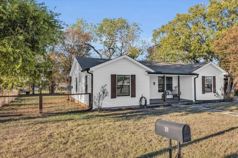 211 W Stegall Drive, Robinson, TX 76706 - #2
