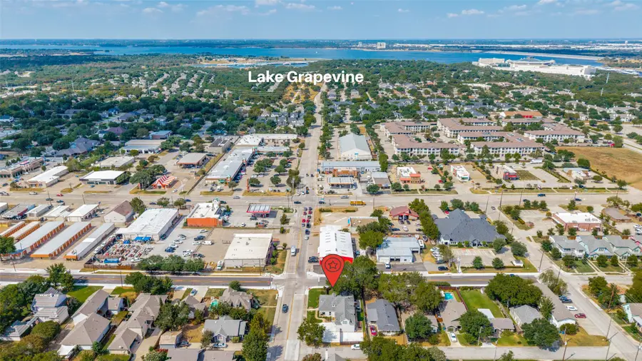 205 S Dooley Street, Grapevine, TX 76051 - #3