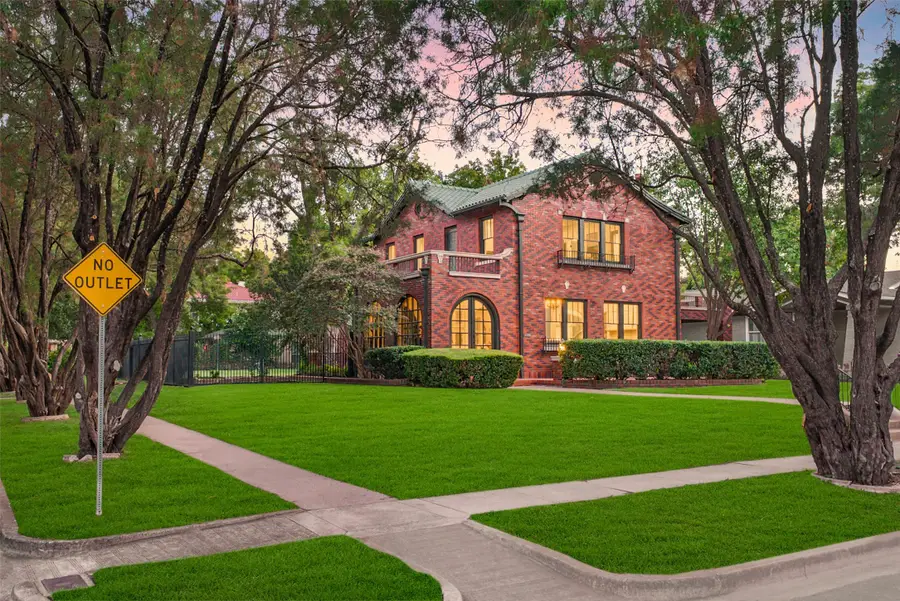 2127 Pembroke Drive, Fort Worth, TX 76110 - #2