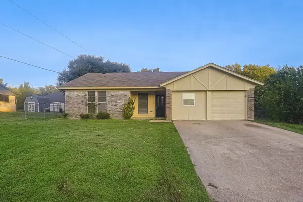 1008 Ivanhoe Street, Cleburne, TX 76033
