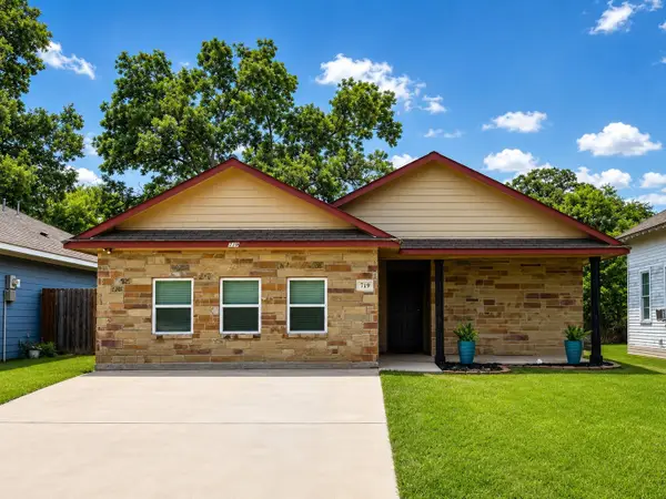 719 E 6th Street, Bonham, TX 75418