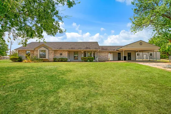 537 Farm Road 2820, Sumner, TX 75486