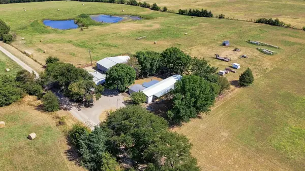 878 County Road 2900, Dodd City, TX 75438