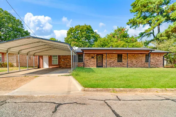 2820 W Kaufman Street, Paris, TX 75460