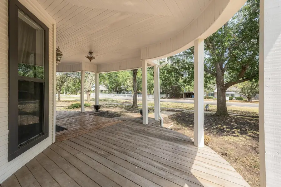 605 S Bond Street, Whitewright, TX 75491 - #2