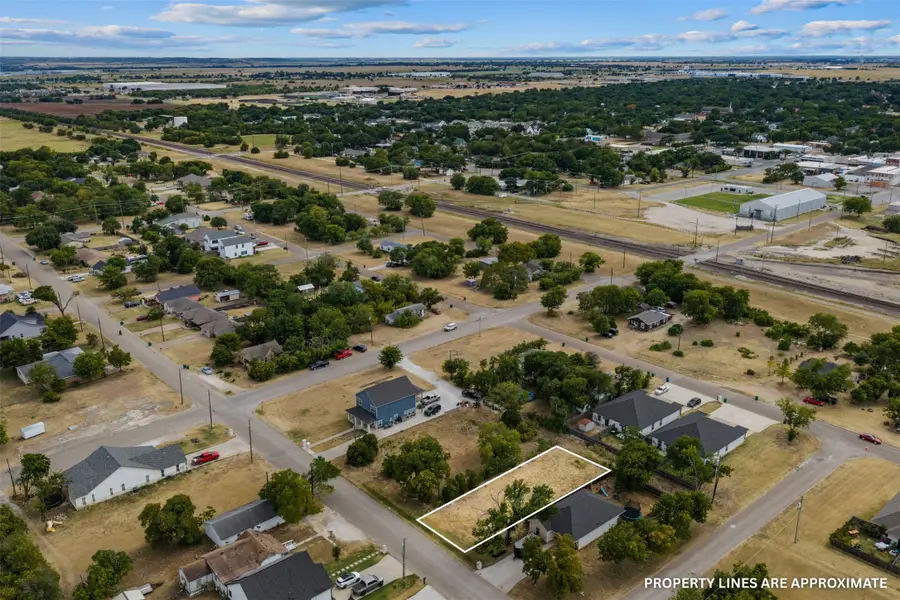 205 Garfield Street, McGregor, TX 76657 - #2
