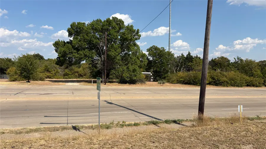 4560 N University Hills Boulevard, Lancaster, TX 75134 - #2