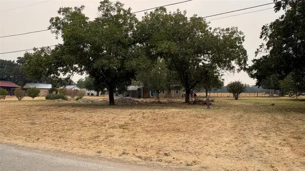 701 W Manchaca Avenue, De Leon, TX 76444