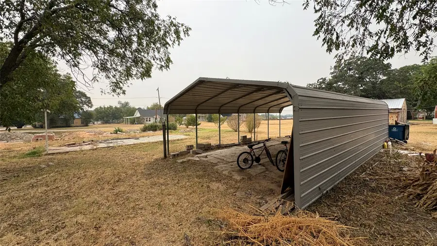 701 W Manchaca Avenue, De Leon, TX 76444 - #2