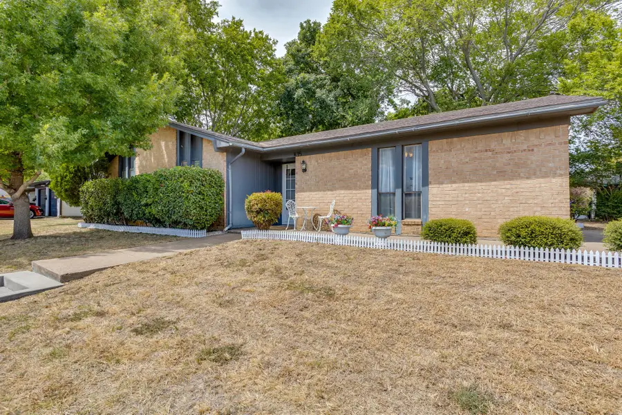 435 SE Gardens Boulevard, Burleson, TX 76028 - #2