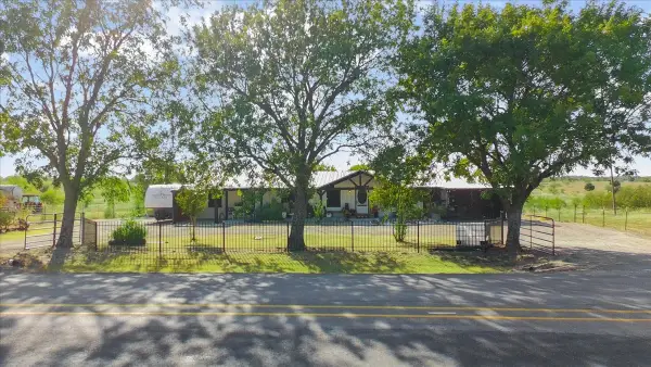 2093 Fm 1182, Ennis, TX 75119