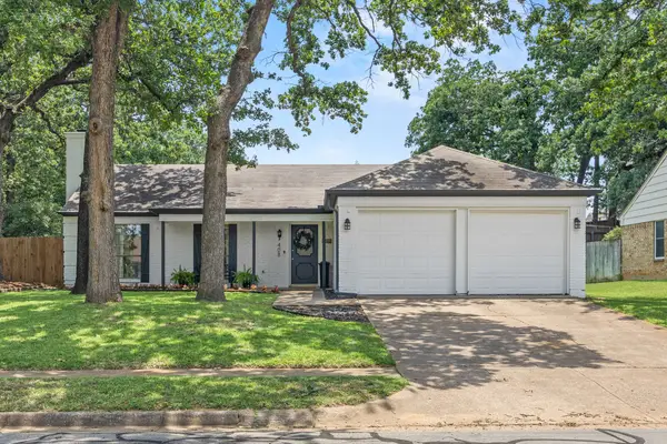 408 Thorn Wood Drive, Euless, TX 76039