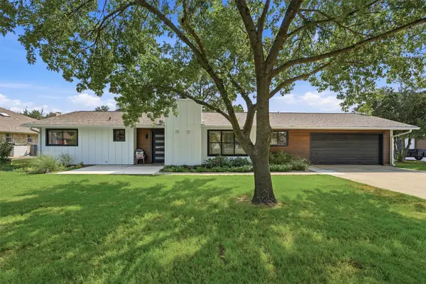 722 Kiowa Drive W, Lake Kiowa, TX 76240