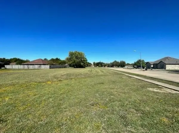 904 Enlow Circle, Commerce, TX 75428