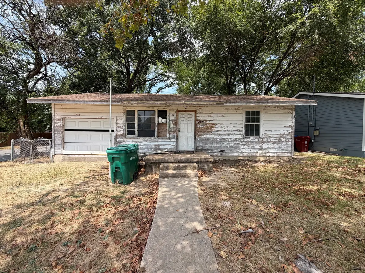 327 W Hester Street, Sherman, TX 75090 - #1