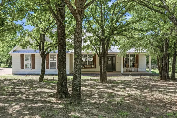 2055 County Road 1370, Alvord, TX 76225