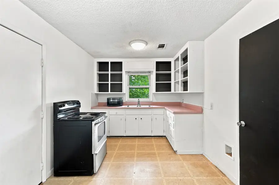 1804 E Wells Avenue, Sherman, TX 75090 - #3