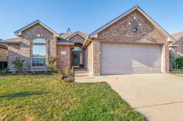 4533 Summerbrook Circle, Fort Worth, TX 76137