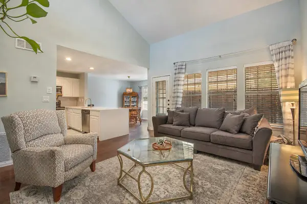 704 Creekwood Drive, Lewisville, TX 75067