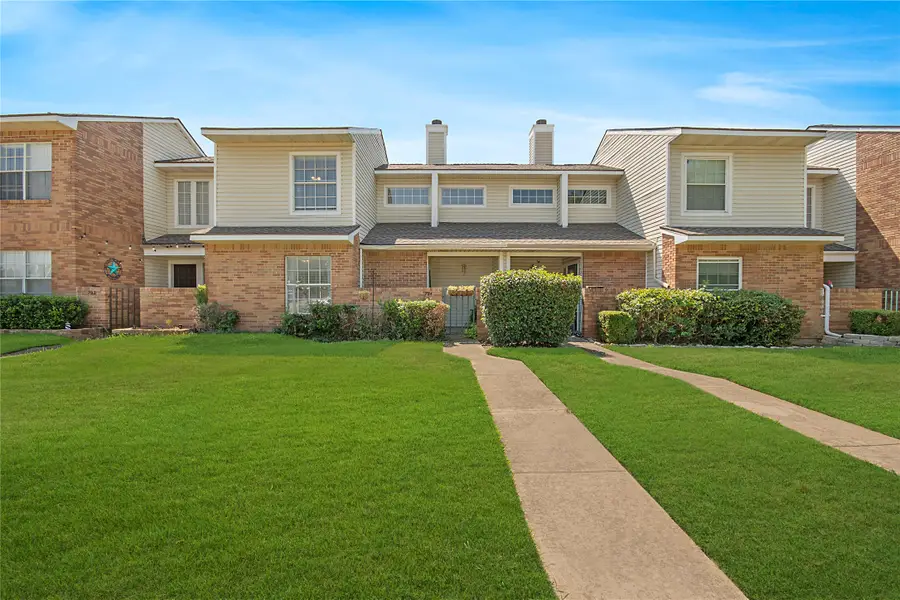 704 Creekwood Drive, Lewisville, TX 75067 - #2