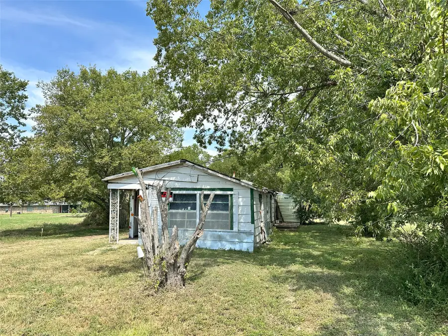 804 E 12th Avenue, Corsicana, TX 75110 - #3