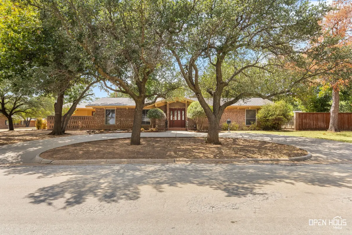 401 N Kay Street, Henrietta, TX 76365 - #1
