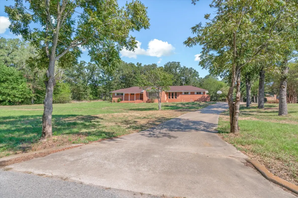 609 E Dewey Street, Malakoff, TX 75148 - #1