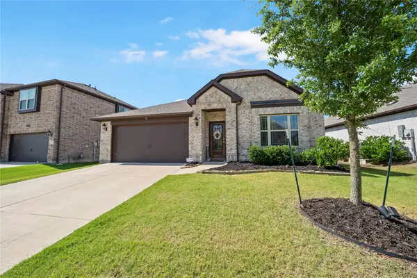 1272 Sumner Street, Aubrey, TX 76227
