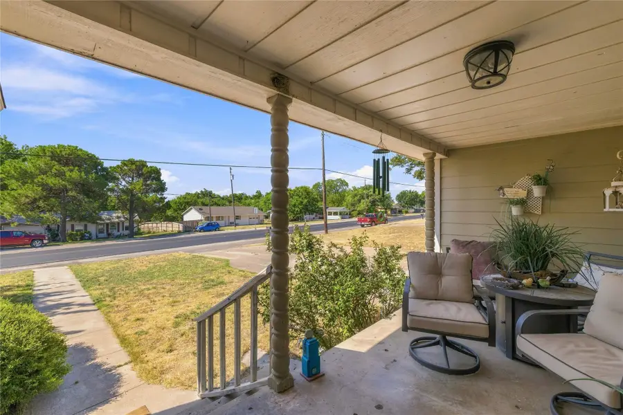 901 W Wrights Avenue, Comanche, TX 76442 - #2