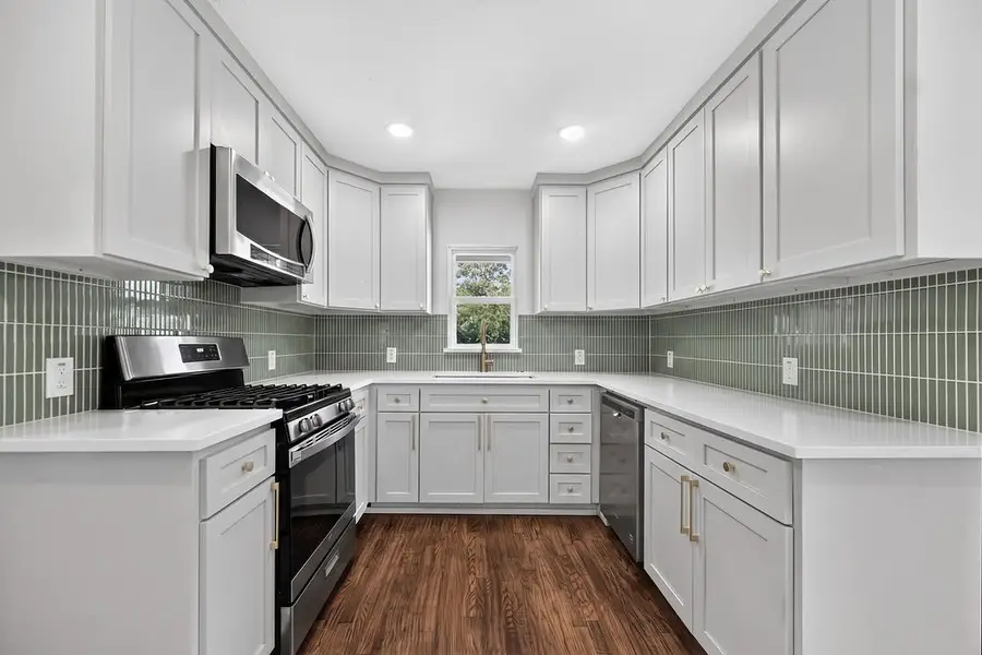 409 S Barnett Avenue, Dallas, TX 75211 - #2