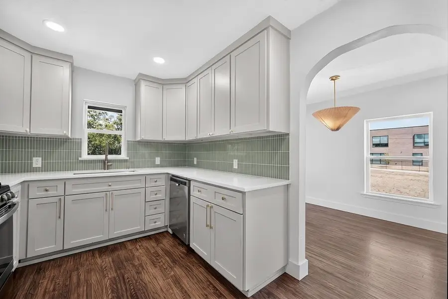 409 S Barnett Avenue, Dallas, TX 75211 - #3