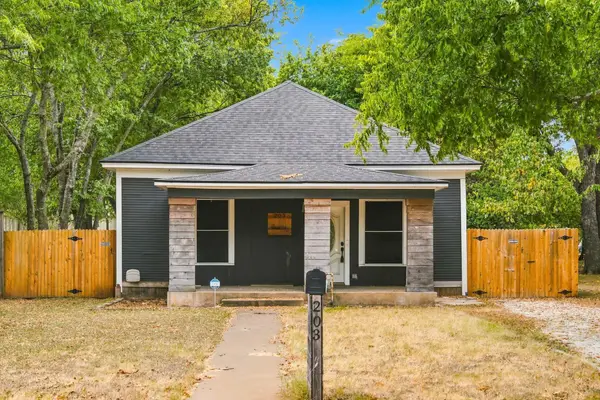 203 N Pendell Avenue, Cleburne, TX 76033