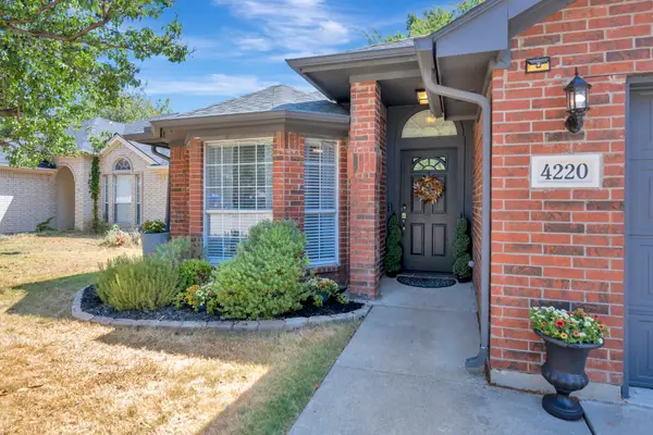 4220 Maryanne Place, Haltom City, TX 76137