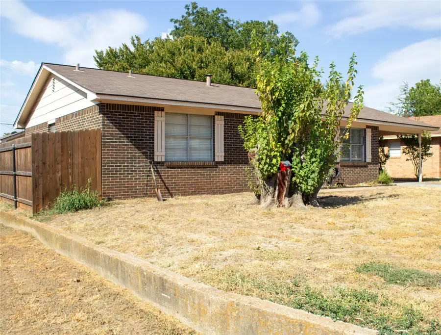 1409 Avenue D, Graham, TX 76450 - #2