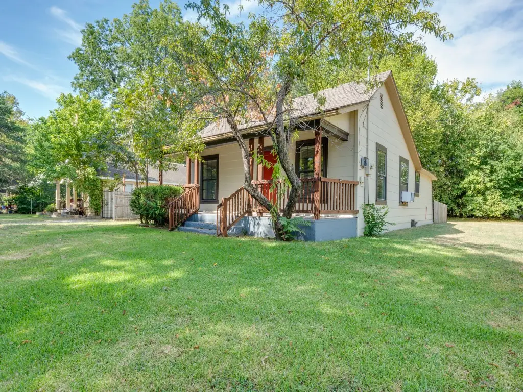541 Denison Street, Gainesville, TX 76240 - #1