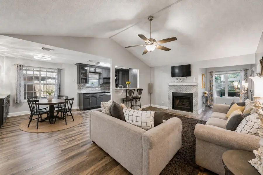 1316 Cy Blackburn Circle, Dallas, TX 75217 - #3