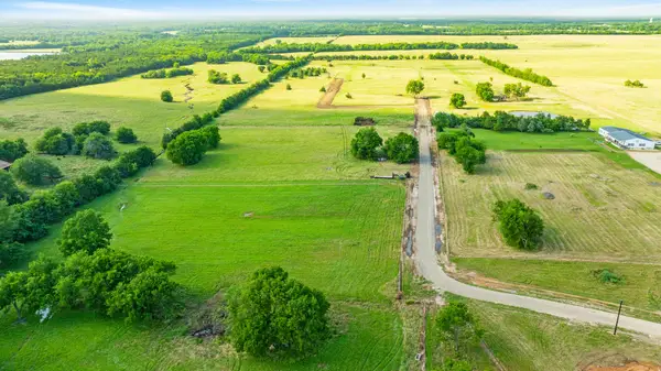 325 Private Road 33261, Sumner, TX 75486