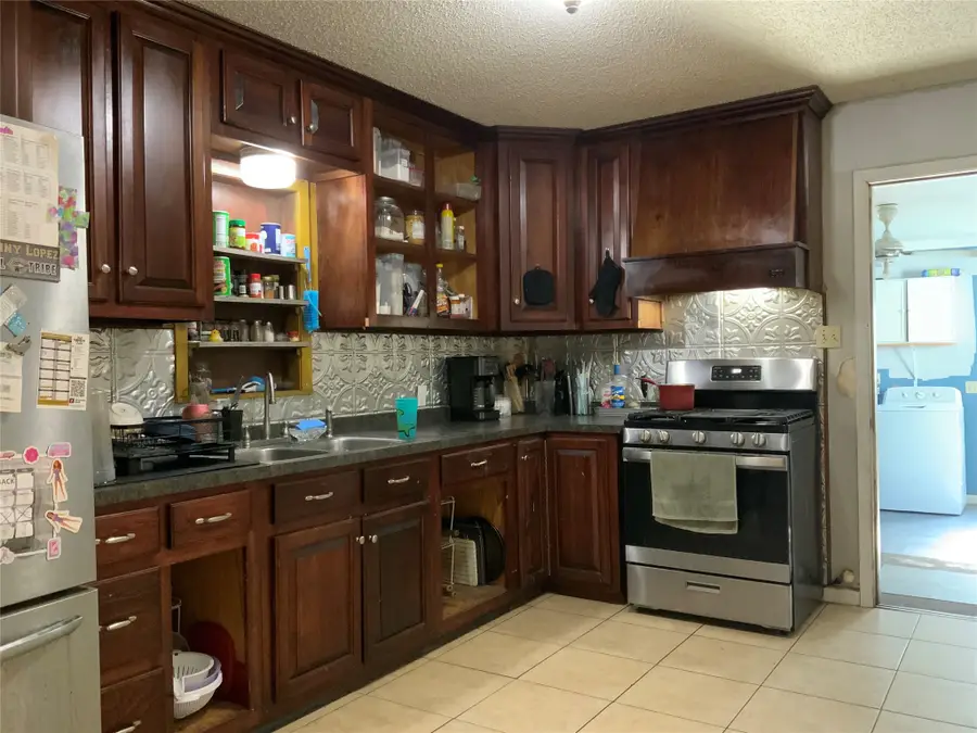 110 N Ervin Street, Comanche, TX 76442 - #2