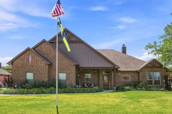 603 E Burks Street, Pilot Point, TX 76258