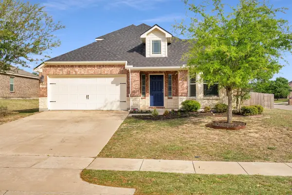 221 Bear Trail, Waxahachie, TX 75167