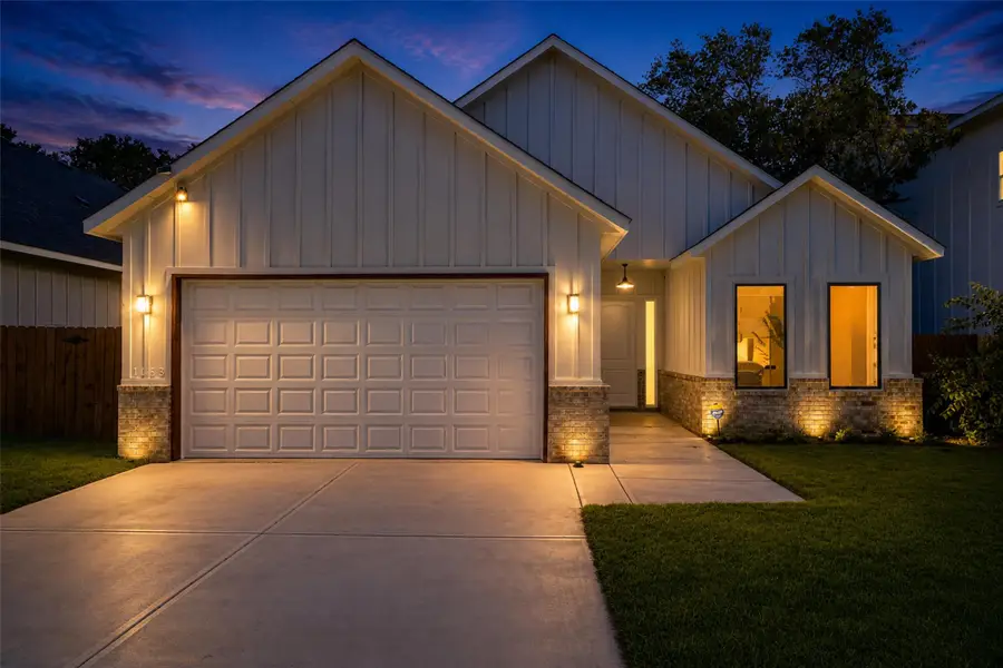 1633 E Tucker Street, Fort Worth, TX 76104 - #2