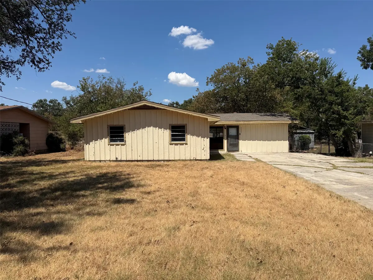 2405 Avenue E, Brownwood, TX 76801 - #1