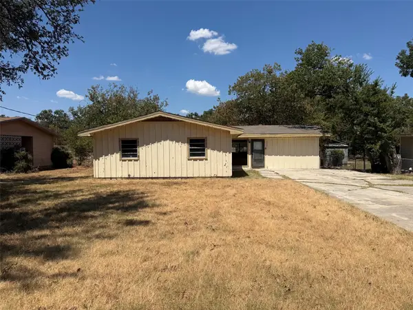 2405 Avenue E, Brownwood, TX 76801