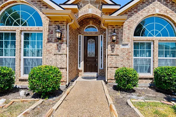 1837 Lakeview Drive, DeSoto, TX 75115