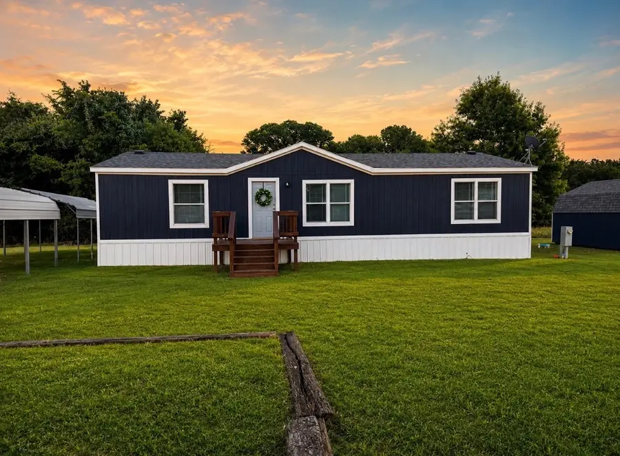 113 Lazy Meadow Court, Springtown, TX 76082 - #2