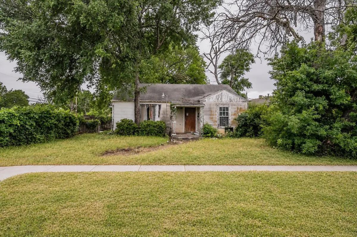 5801 Kilpatrick Avenue, Fort Worth, TX 76107 - #1