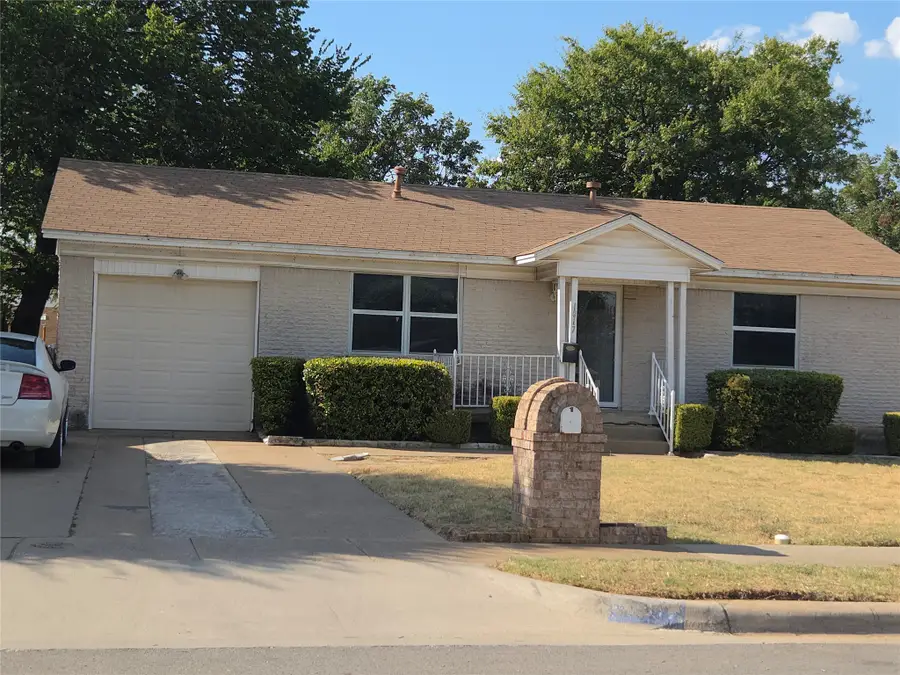 1017 E Spurgeon Street, Fort Worth, TX 76115 - #2